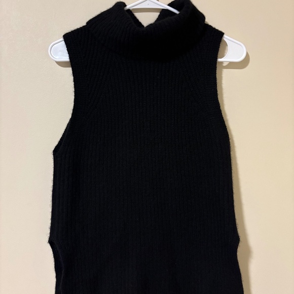 Sweater - Picture 1 of 3